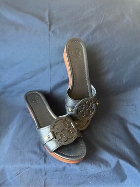 Tory Burch - Madalena - Navy Blue Vegan Leather Logo Platform Mule Sandals